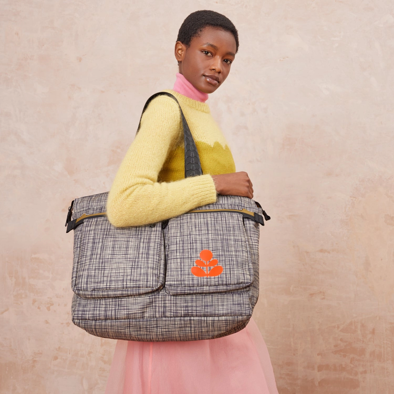 Axis Tote - Scribble Print Black Classic Shape