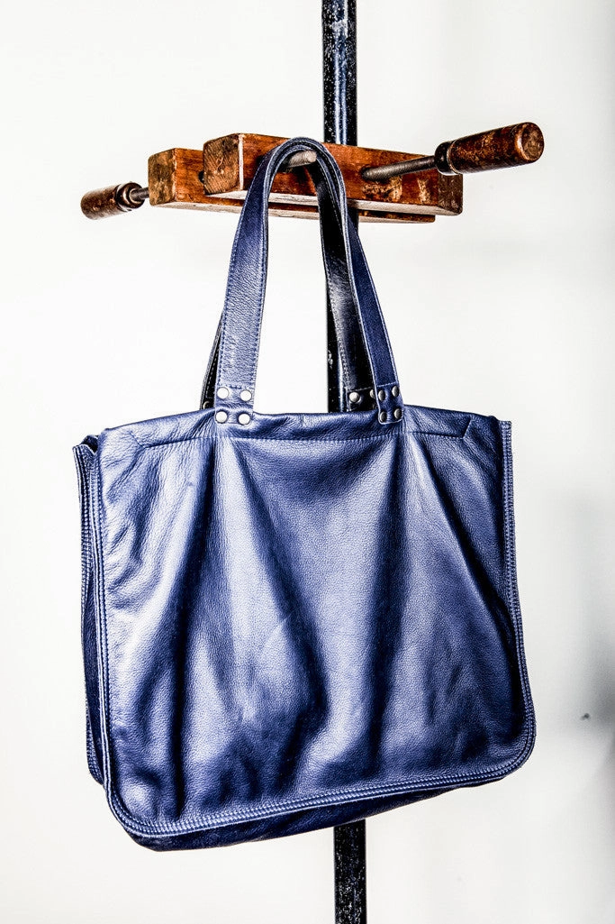 B15 TOTE W/TOP ZIPPER & INTERIOR POCKET Daily Function