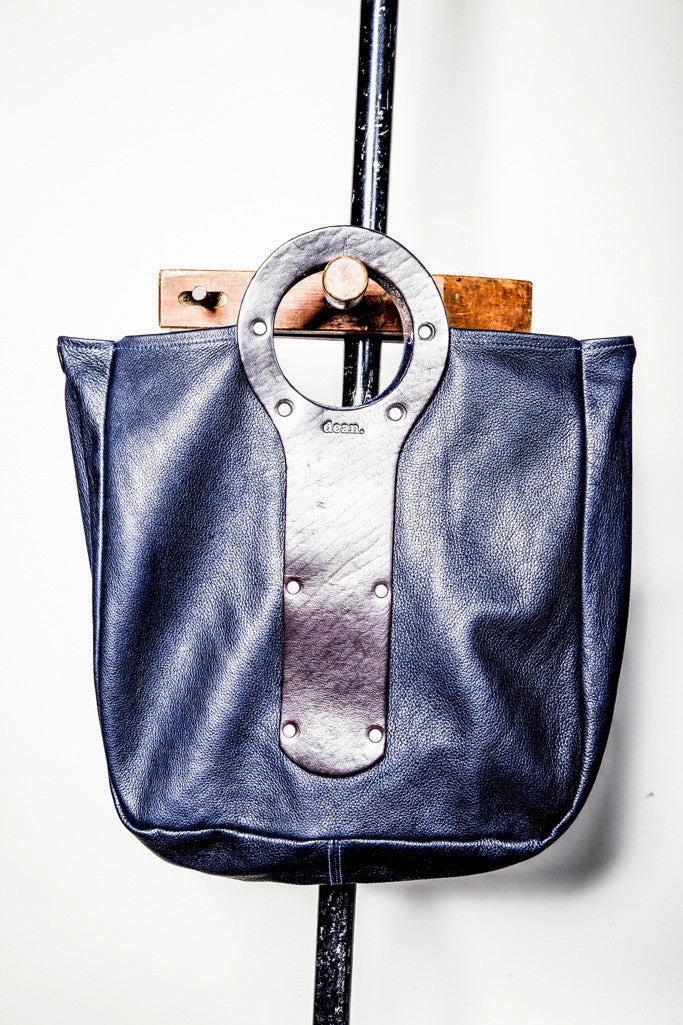 B22 CIRCLE HANDLE TOTE Compact Utility