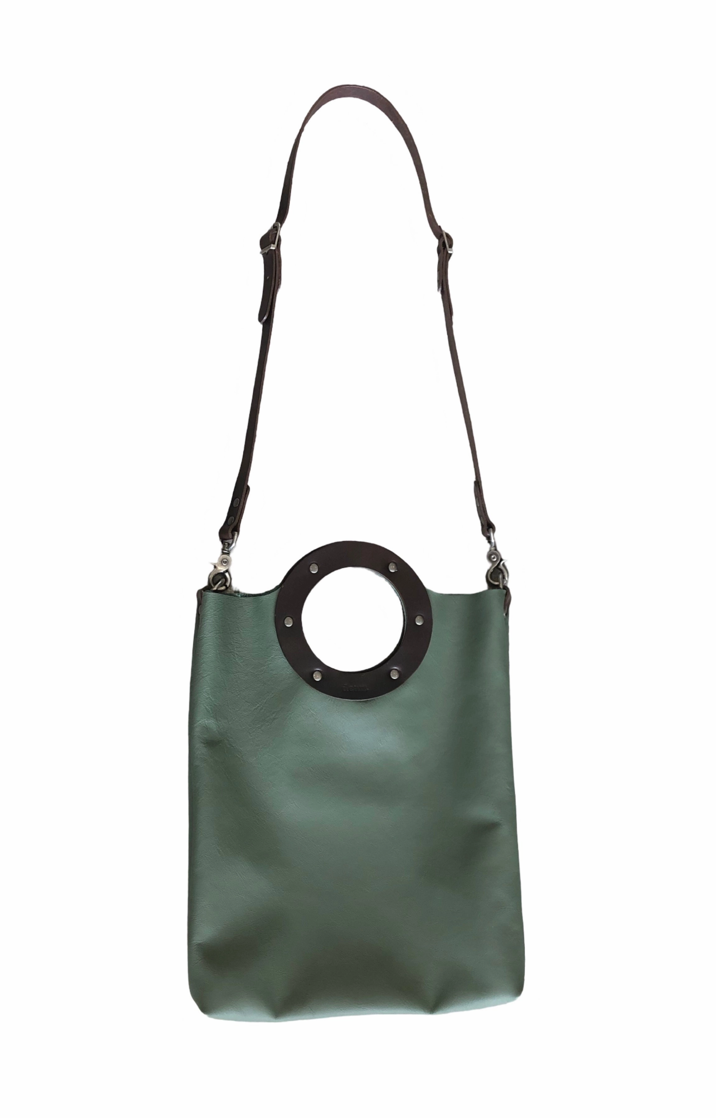 B32 SMALL CIRCLE TOTE Practical Companion Functional Lifestyle