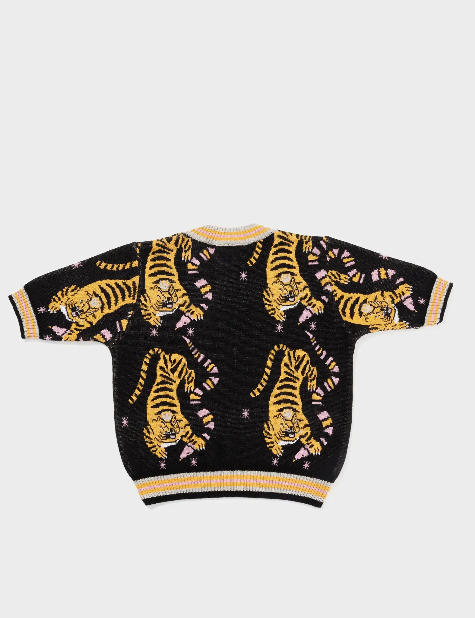 Travel Adventure Black Cotton Short-Sleeved Crop Sweater - Creatures of the Future