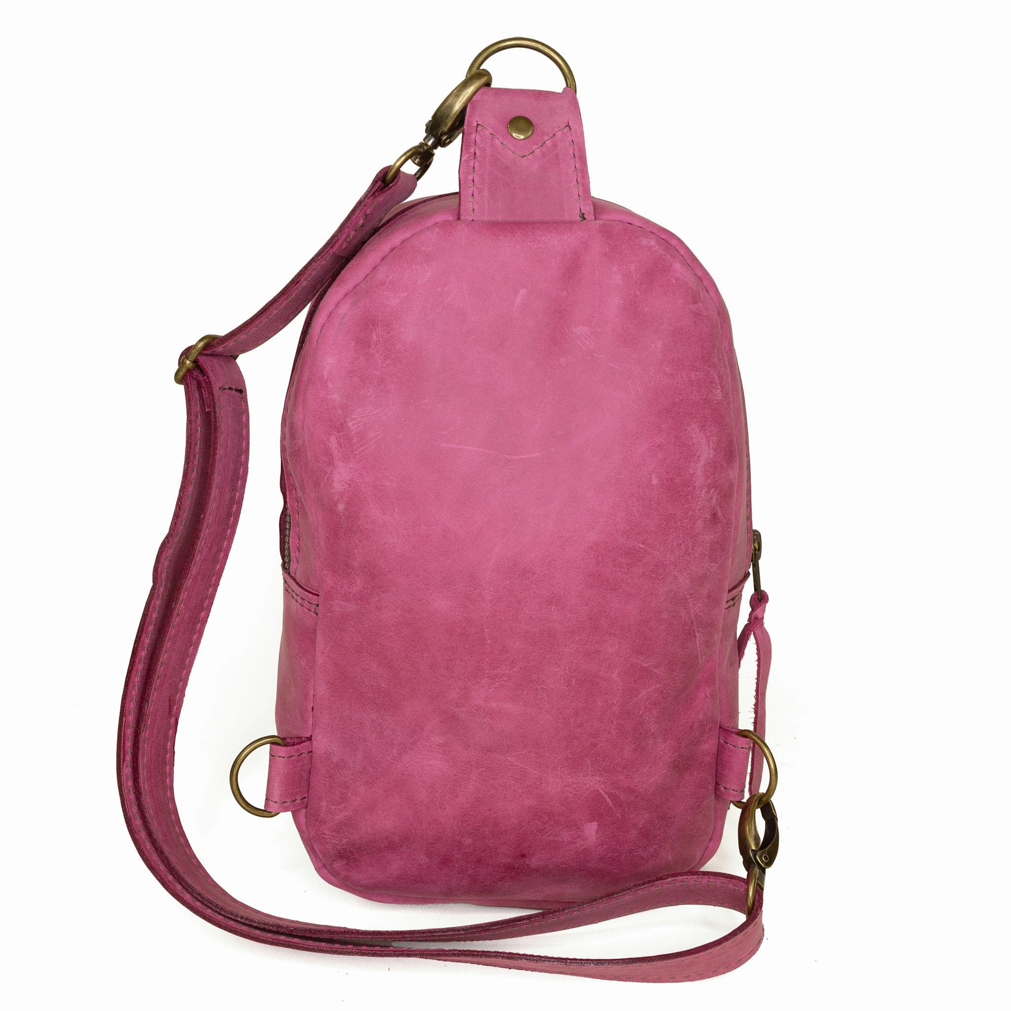 Dakota: Rouge Crossbody style that allows you to be hands-free without sacrificing style