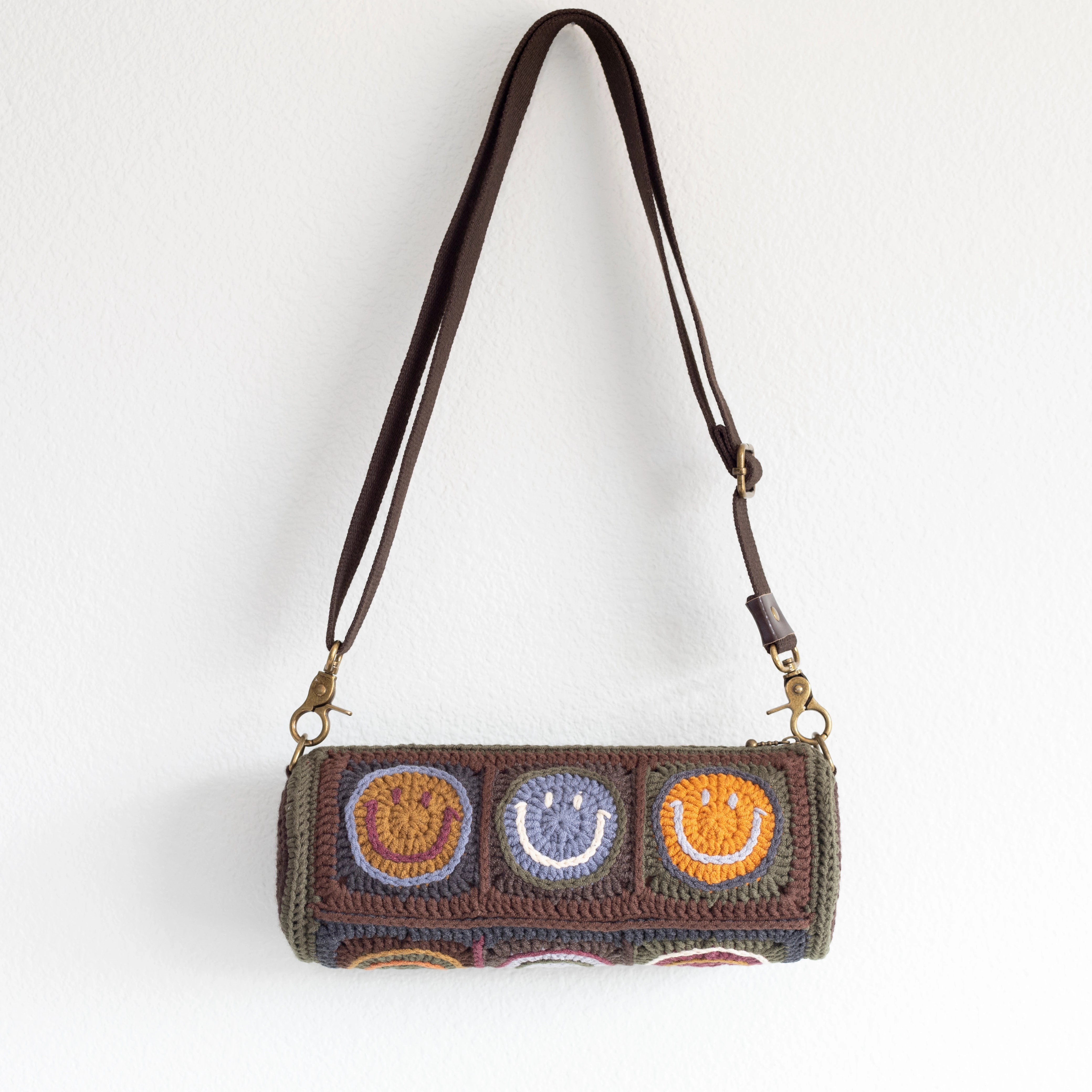 Outdoor Ready Functional Travel Elena Handbags Smiley Face Bucket Shoulder Purse