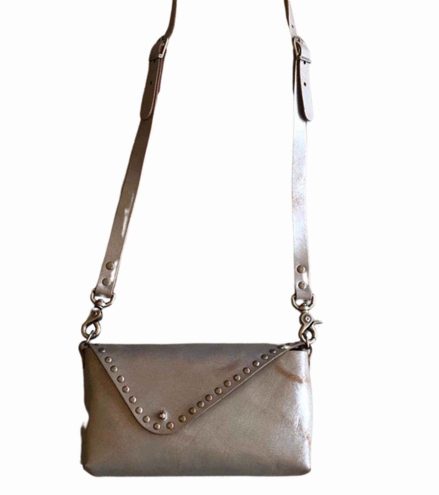 B01/studded Weekend Getaway