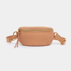 Fern Belt Bag In Pebbled Leather - Sandstorm Timeless Edge Easy to organize all your essentials in one place