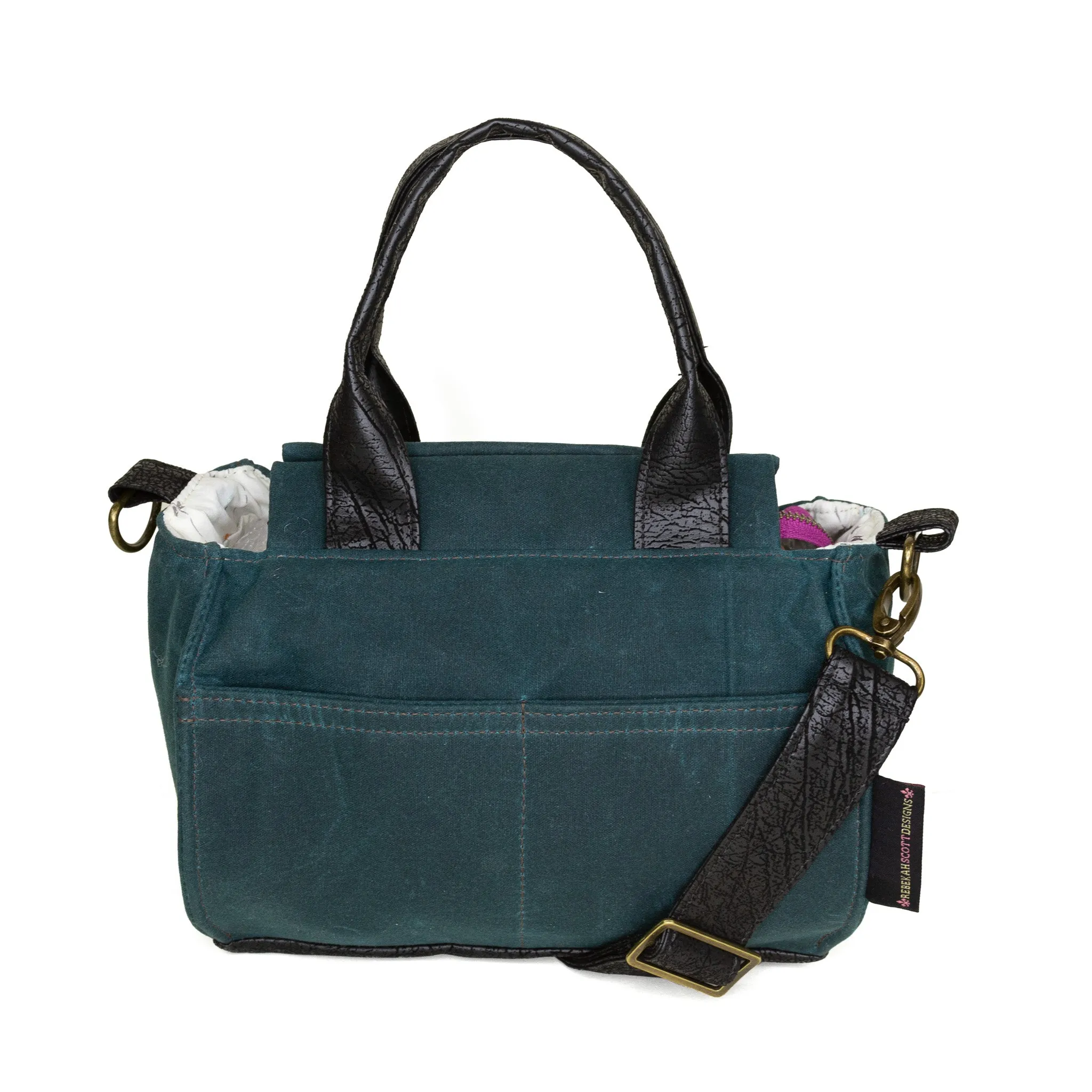 Urban Minimal Style Outfit Hero Anita: Deep Teal Waxed Canvas