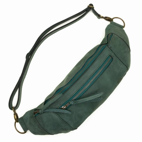Perfect size to carry your essentials in an efficient manner Functional Fashion Detail Joey: Emerald