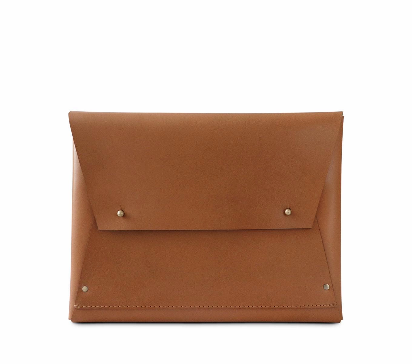 LEATHER WRAP SLEEVE Essential Item