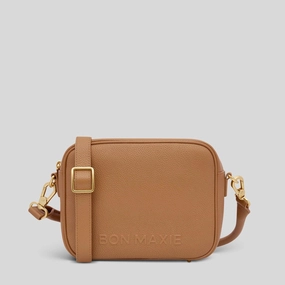 Sidekick? Crossbody Bag in full-grain pebbled leather -- Tan Perfect for both men and women who need a functional and stylish bag Trendy Modern Street