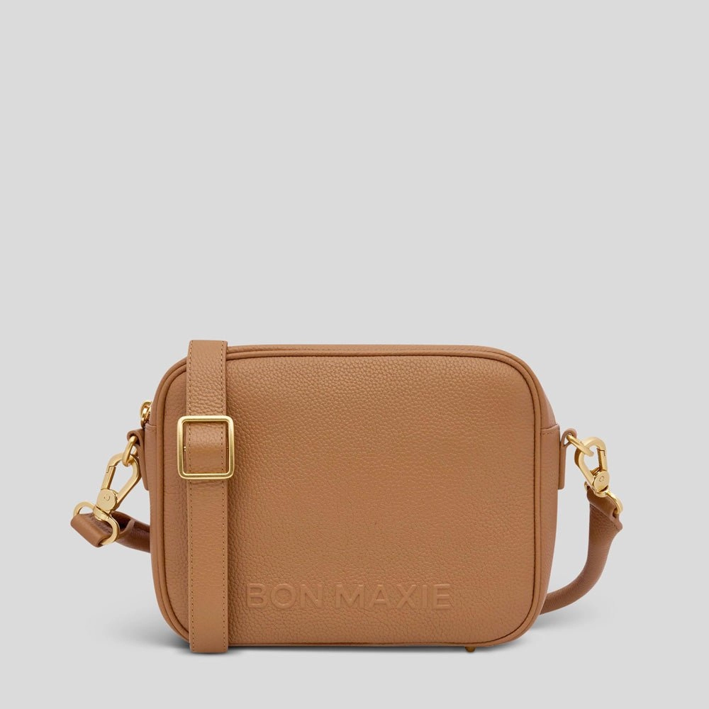 Sidekick? Crossbody Bag in full-grain pebbled leather -- Tan Perfect for both men and women who need a functional and stylish bag Trendy Modern Street