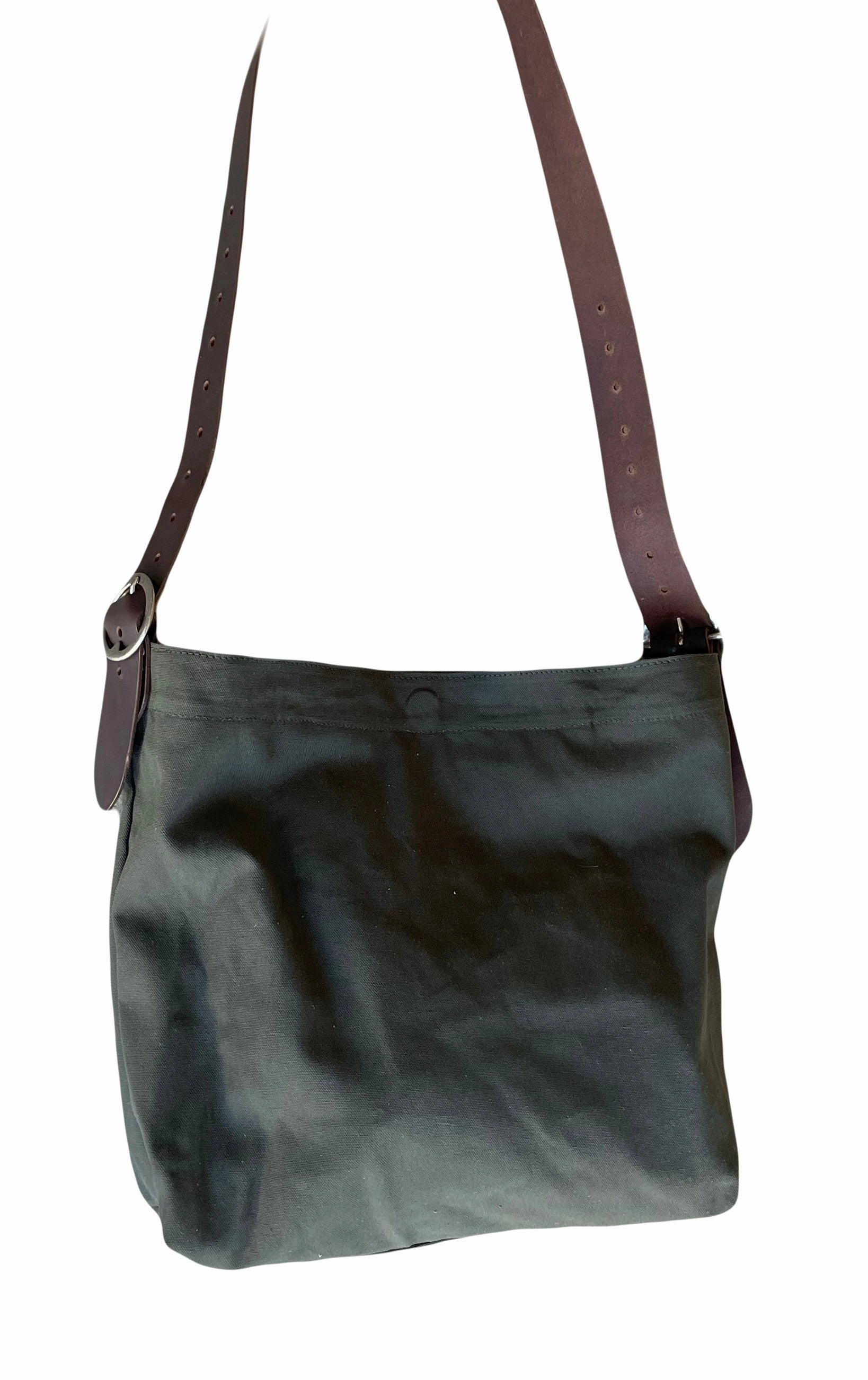 B52 Two buckle bucket in canvas Durable Organizer Urban Functionality