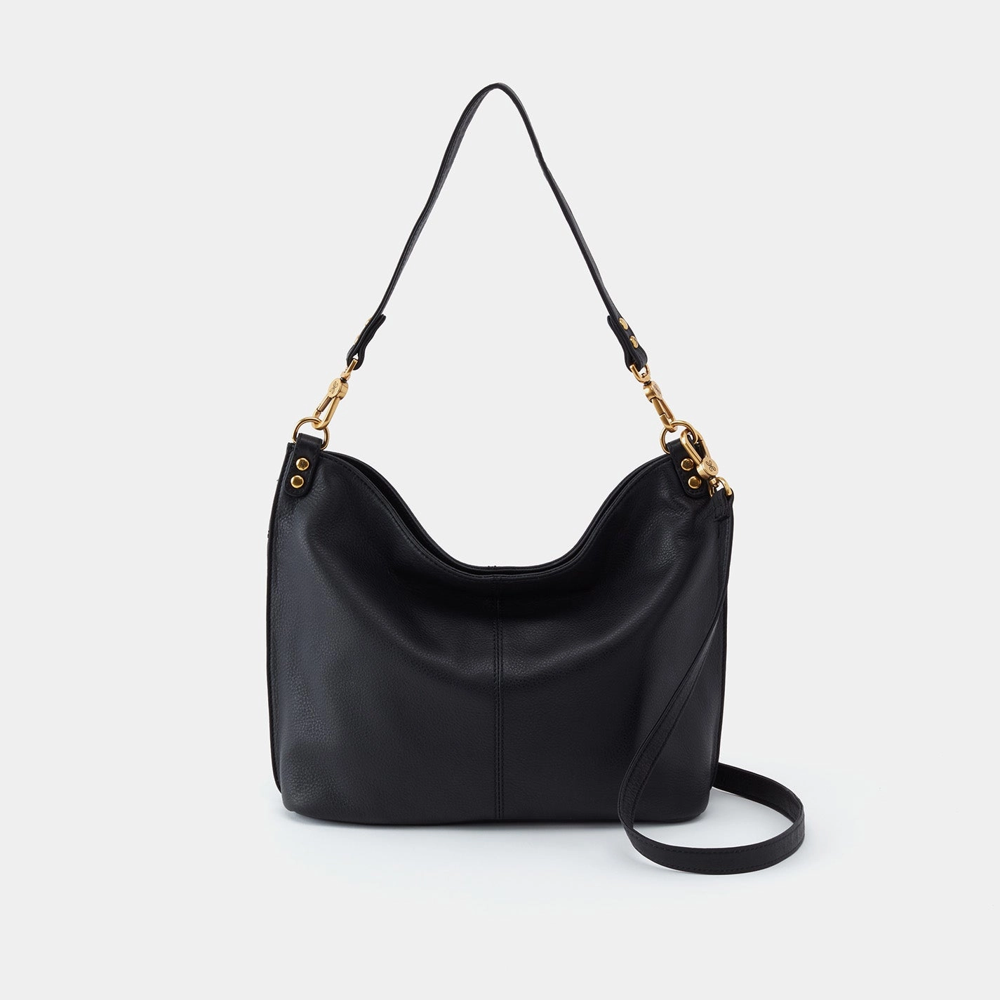 Casual Travel Gear Pier Shoulder Bag in Pebbled Leather - Black