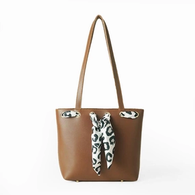 Grip Tote Bag Brown Elegant Look and Minimalist credit card pouch.