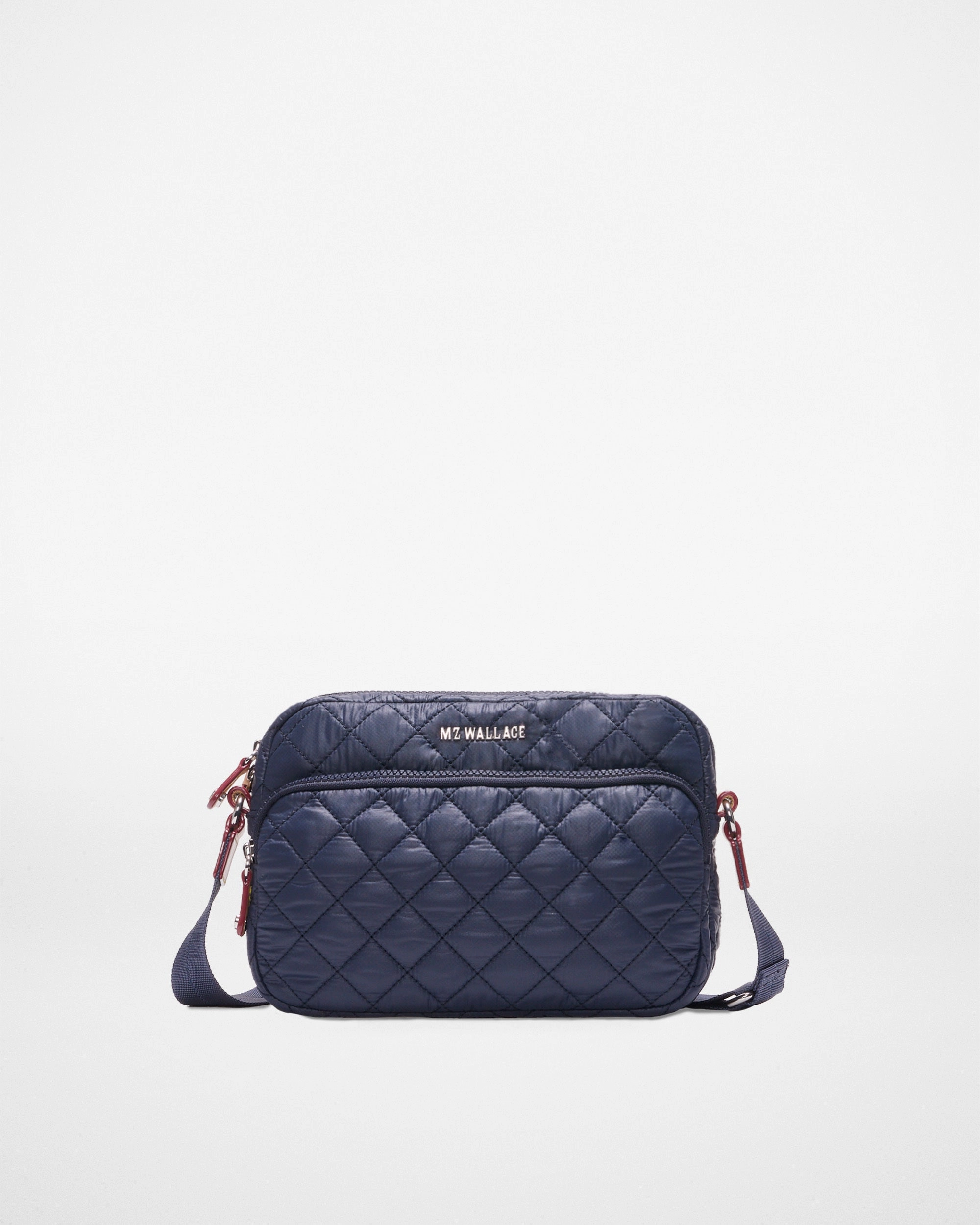 Crossbody style that allows you to be hands-free without sacrificing style Dawn Small Metro Camera Bag II