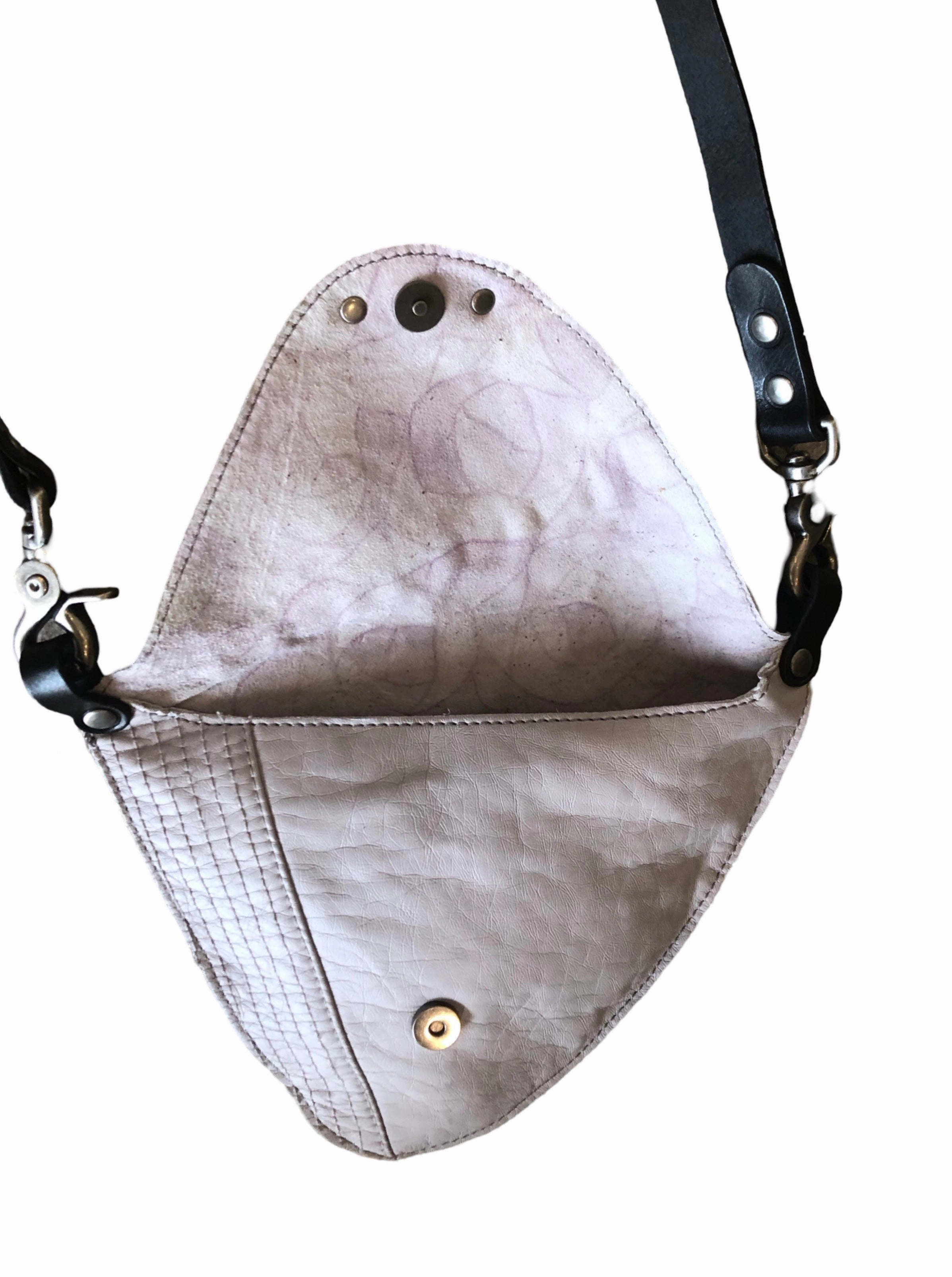 Hip pouch ?? Compact Versatility