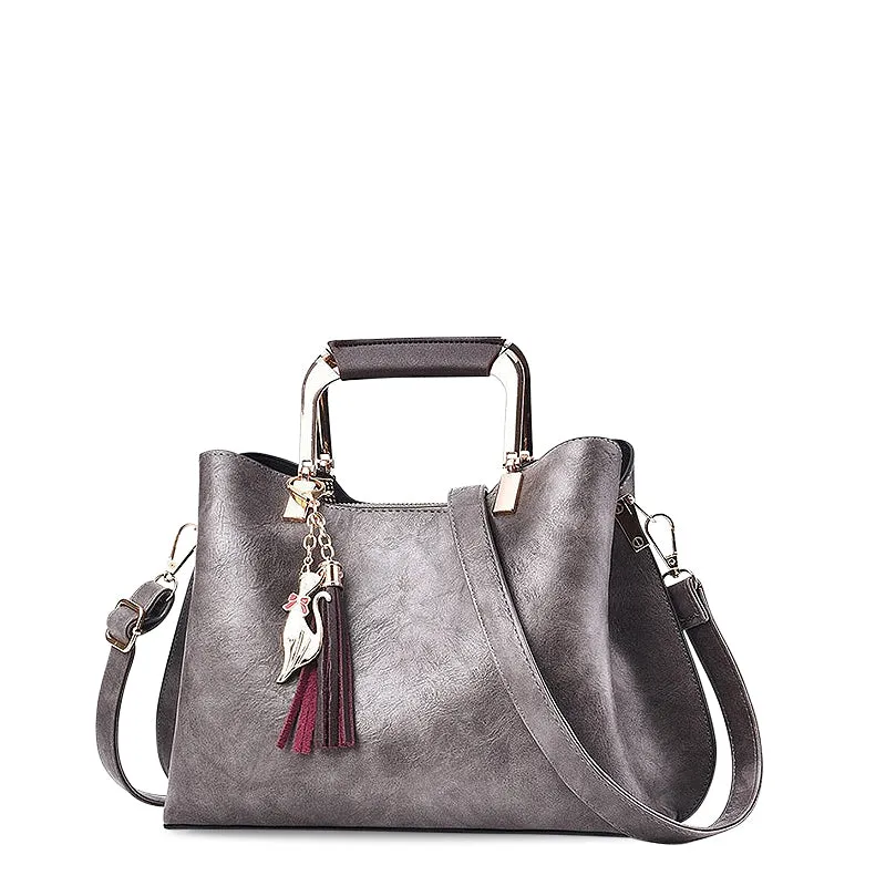 Luxury material Essential Simplicity The Freya Handbag